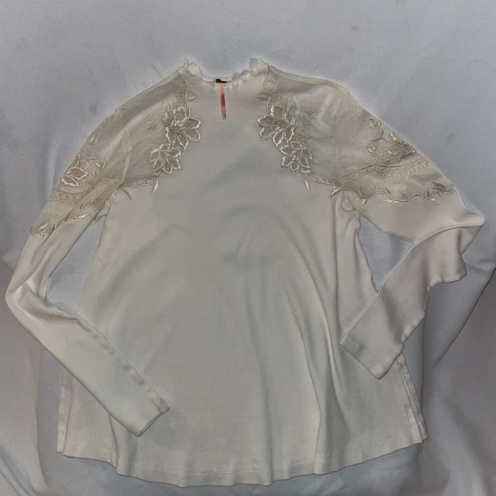 Small FREE PEOPLE cream lace cutouts top long sleeve